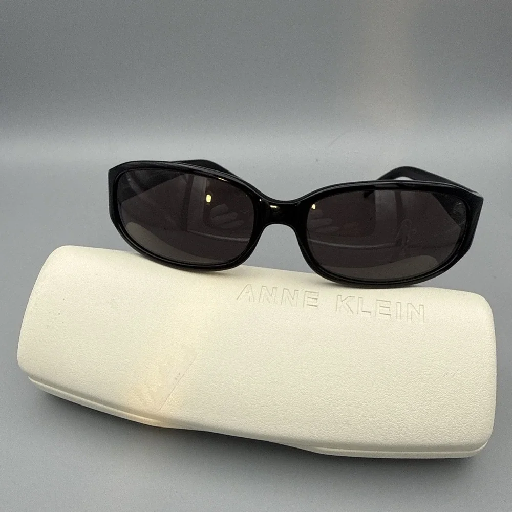 ANNE KLEIN AK5124 Black Oval GRADIENT AUTHENTIC DESIGNER SUNGLASSES 57-16 & Case